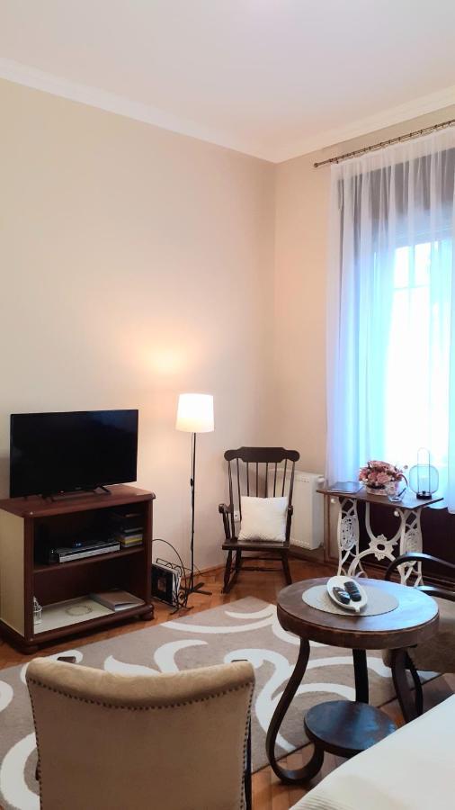 Ekszerdoboz Apartman Egerアパートメント エクステリア 写真