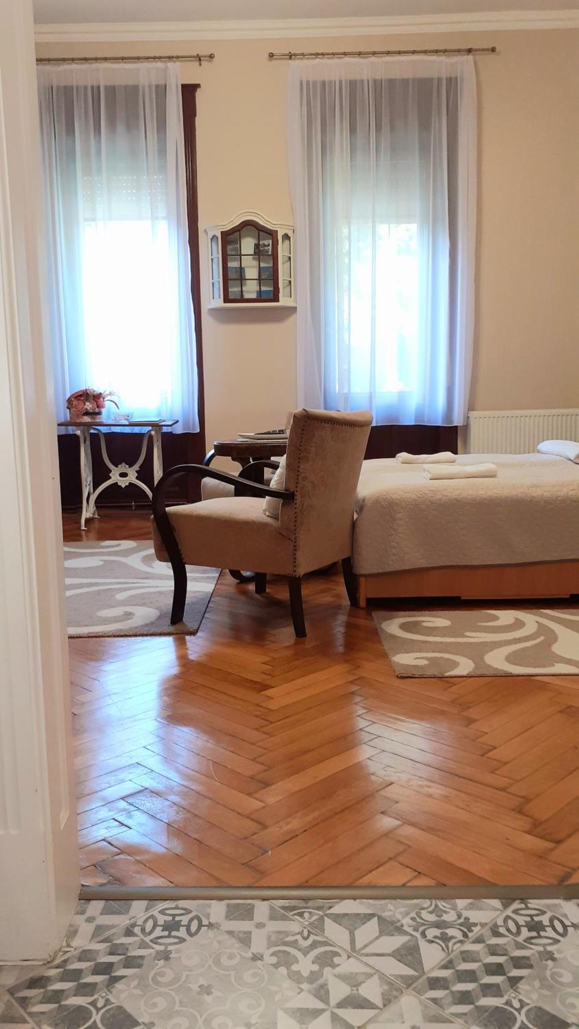 Ekszerdoboz Apartman Egerアパートメント エクステリア 写真